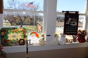 lot 393 image: Christmas dcor and tree toppers