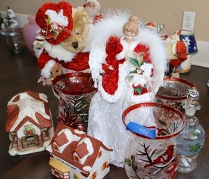lot 401 image: Christmas dcor Santa angel, crackle glass vases, and more
