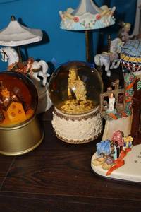 lot 410 image: Snow globes and carousels