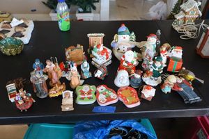 lot 436 image: Christmas figurines and trinket boxes