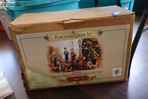 lot 441 image: Porcelain choir set