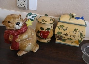 lot 416 image: Yellow ceramic cannisters and ceramic otter