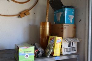 lot 555 image: Light bulbs and more