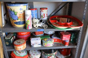 lot 556 image: Decorative tins, trays, and cheese grater
