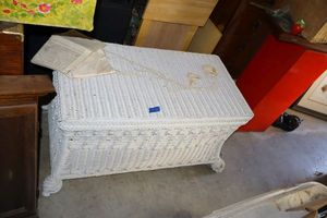 lot 536 image: White wicker table