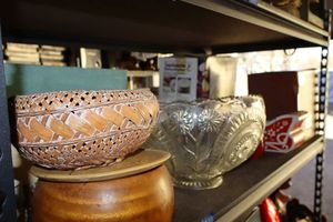 lot 628 image: Punch bowl, wood bowl, ceramic Santa and sleigh, and more