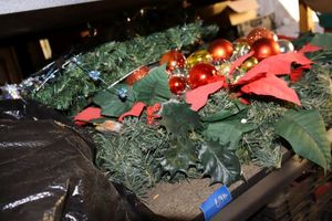 lot 630 image: Christmas wreath, pillar candles,