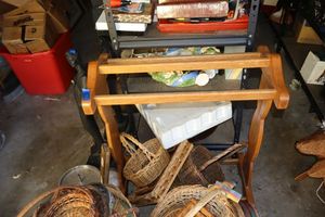 lot 589 image: Blanket rack