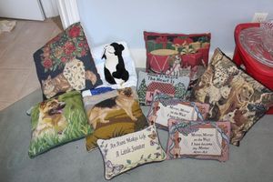 lot 338 image: Pillows