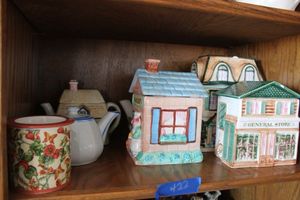 lot 422 image: Ceramic cannisters and teapots