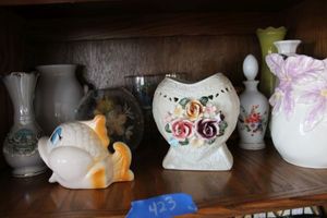 lot 423 image: Vases and ceramic fish