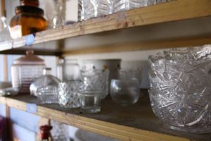 lot 464 image: Crystal and clear glass dishware plus pink jar