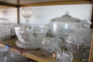 lot 471 image: Lead Crystal and clear glass dishware, includes cake plate