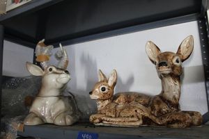 lot 490 image: Ceramic deer figurines, one is Fitz and Floyd