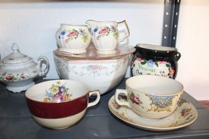 lot 495 image: Misc. dishware as shown
