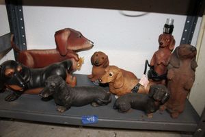 lot 498 image: Dachshund dog figurines and lamp