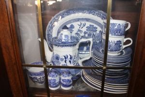 lot 506 image: Blue and white dishes with teapot and salt and pepper shakers