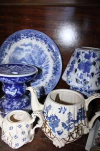 lot 517 image: Blue and white dishware with candle holders