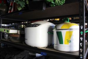 lot 592 image: Bread maker, metal stock pots, pie slice cutter, crockpot and cover, coffee mugs and more