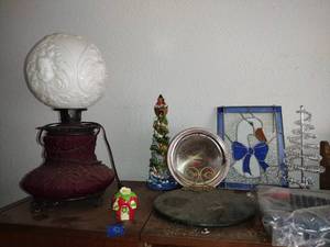 lot 537 image: Stained glass duck panel, vintage red and white table lamp, Noahs Ark tree, green marble plate and more