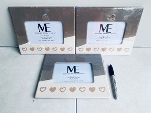 lot 60 image: Lot Of 3 New - Modern Expressions 6 x 4 Picture Frames - As Shown