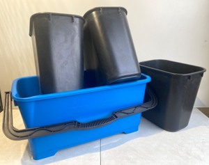 lot 200 image: Lot Of 4 - Miscellaneous Items - In Condition As Shown