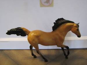 lot 3 image: Breyer classic SPIRIT KIGER  ustang stallion horse
