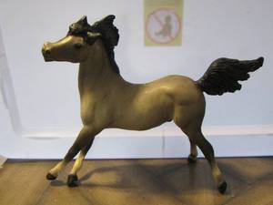 lot 4 image: Vintage Breyer smoky the cow horse #69 gray 1981-1985  front foot is messed up