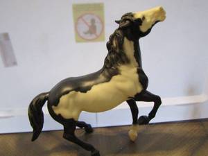 lot 10 image: Breyer BLACK WHITE Rearing Mustang  68337500