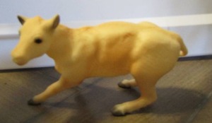 lot 16 image: Breyer 3355  Cutting Cow goes with #2