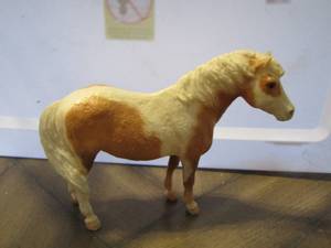 lot 25 image: 1990 Breyer #20 Marguerite Henrys Misty Horse