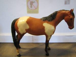 lot 30 image: Breyer Horse Pinto Mare