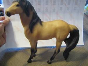 lot 41 image: Breyer Mesteno , the messenger, classic size model #430
