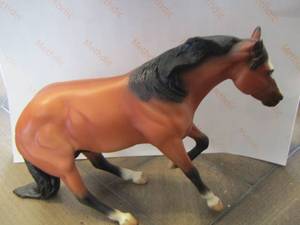 lot 59 image: Breyer horse Hollywood Dun It