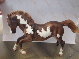 lot 63 image: BREYER CLASSIC - FREEDOM MODEL  PINTO    LIVER CHESTNUT  REARING  #7200691