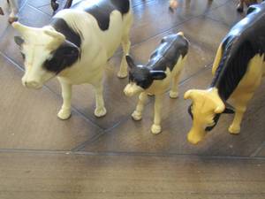 lot 66 image: CATTLE FAMILY qty 3