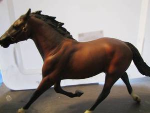 lot 88 image: BROWN BREYER HORSE