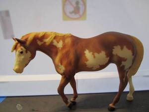 lot 89 image: Breyerfest horse #710402 HIGH SIERRA CHESTNUT OVERO PINTO INDIAN PONY