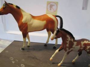 lot 94 image: GREAT SPIRIT OF THE MIGHTY EAGLE 3 Breyer horse, Breyer #702395     Kaleidoscope the Pinto Sport horse show special run Trakehner