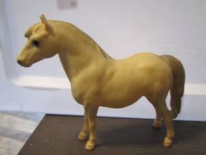 lot 99 image: Breyer Shetland pony
