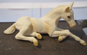 lot 105 image: BREYERS REEVES Holiday Horse 2002 Sugarplum and Peppermint