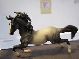 lot 115 image: Breyer Reeves  Horse no.1266 Blue Suede Shoes 2006 le collectors choice