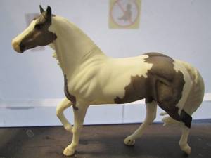 lot 120 image: Breyer #610 Flicka classics black wild mustang 2006