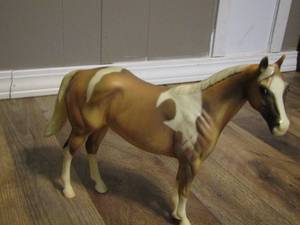 lot 130 image: PETER STONE  CO. 1999 CMW HORSE