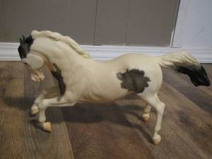lot 128 image: Rare Breyer horse #410184 FIGHTING STALLION Grullo Semi Rearing