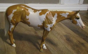lot 132 image: BREYER CHESTNUT PINTO MID-STATE SPECIAL RUN ( MODEL IS  HOTY- GRASSLAND SECRETARIAT-)