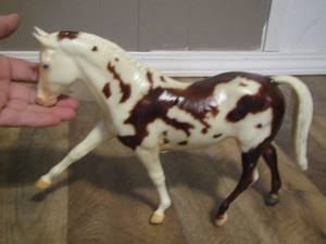 lot 135 image: Berry horse Europa 1998 Hanpverian Pinto paint limited 2500