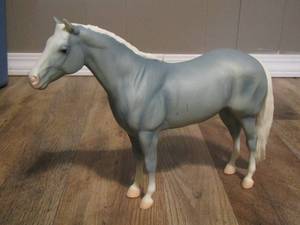 lot 141 image: Breyer horse no. 1215 Wedgewood blue lady phase treasure hunt prize long tail