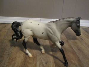 lot 145 image: Breyer 726 grey Appaloosa short horse model horse