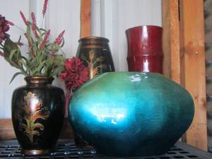 lot 31 image: dcor vases multiple sizes and colors